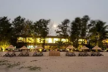 Hotel Red Thread Morjim