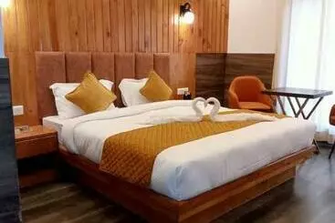 The Aesthetic Hotel & Restaurant
