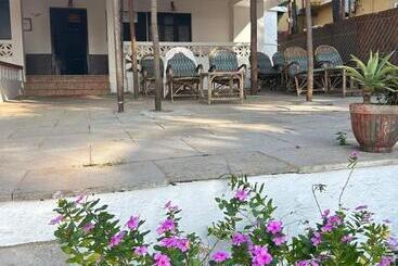هتل Ocean View Goan Beach House