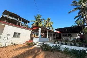 Hotelli Ocean View Goan Beach House