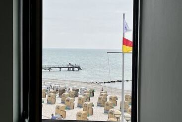 فندق Surf Rescue Club