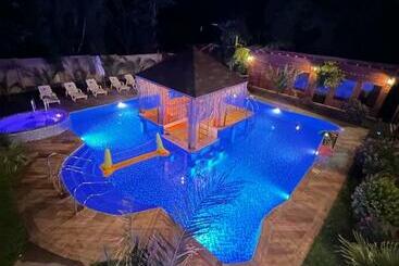 Capsulehotel Boutique Family Suites