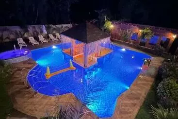 Kapselihotelli Boutique Family Suites