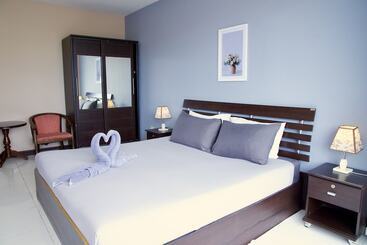 Szálloda Golden Guesthouse By The Beach Cha Am