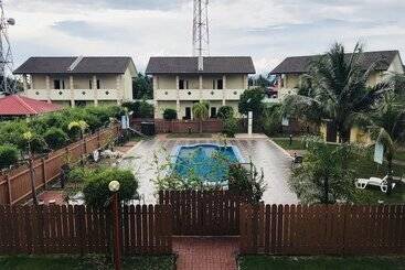 Motel Shell Out Cenang Beach Resort