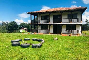 ペンション El Pentagono Verde