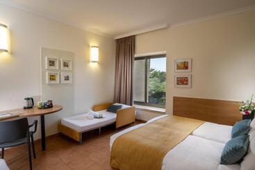 פנסיון Midreshet Hagolan Lodging