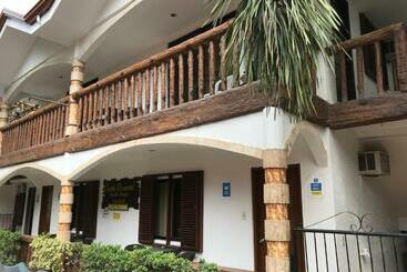 הוסטל Double Diamond Inn Guest House