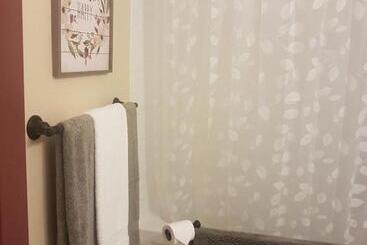 تختخواب و صبحانه Trinity Guest House