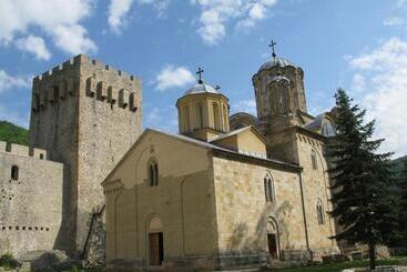 تختخواب و صبحانه Apartments Izvor Lisine