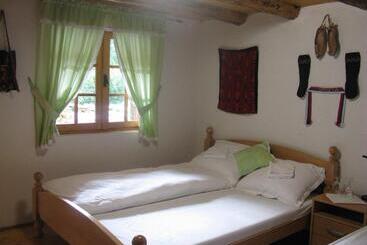 تختخواب و صبحانه Apartments Izvor Lisine