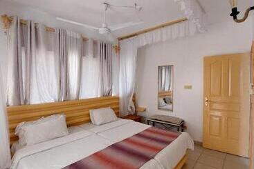 Otel Pinebreeze Holiday Resort