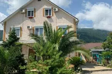 Pensión Guest House Barhatniy Sezon