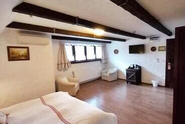 Bed and Breakfast Sári Csárda Panzió