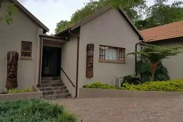 ペンション Zwavelpoort Guesthouse