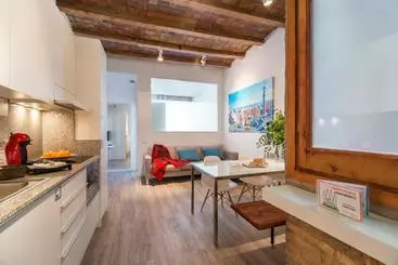 Happy People Sagrada Familia Apartments