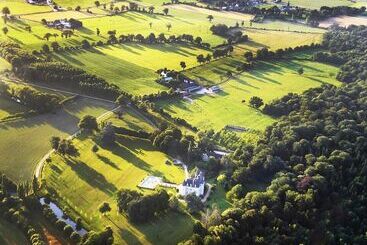فندق Château Des Tesnières