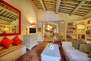 آپارتمان‌های توریست‌ها Villa Letizia By Posarellivillas