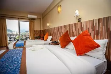 هتل Pokhara Choice Inn
