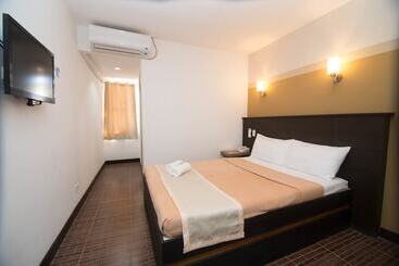 Hotel We Travelers Inn