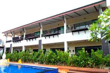 هتل Naraya Riverside Resort