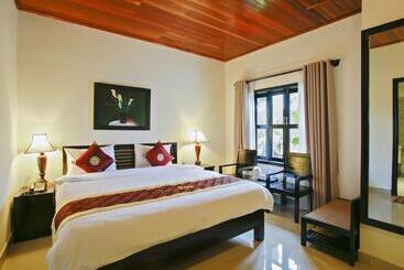 هتل Hoi An Red Frangipani Villa