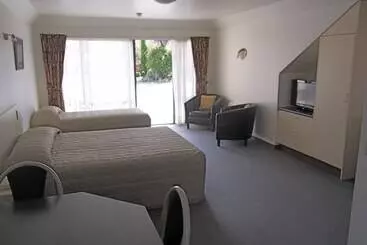 アパートメント Avalon Manor Motel