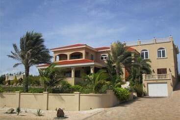 آپارتمانهای توریستها Walking To The Beach Villa