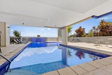 H On Mitchell Apartment