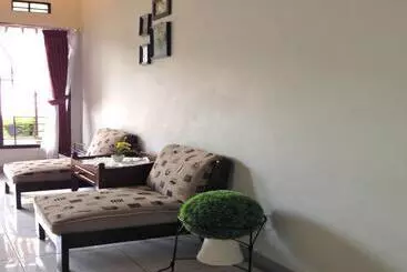 پانسیون Elenor's Home
