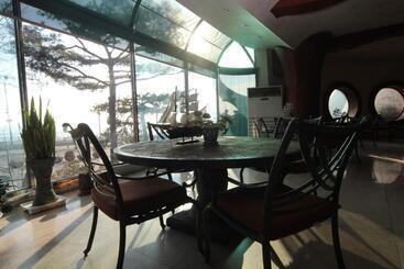 فندق Benikea Mountain And Sea Daepo Port