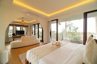 Отель Om Ham Retreat And Resort