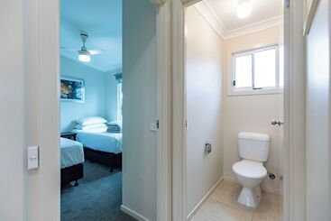 فندق Nrma Eastern Beach Holiday Park