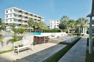 آپارتمانهای توریستها The Sea Condo