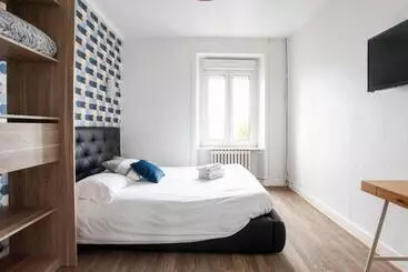 Отель Contact Hôtel De Matignon Restaurant Le Emlo