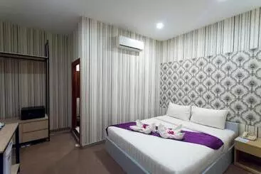 White Residence Hotel & Apartment