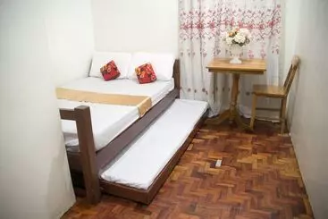 Rooms 498 Hostel