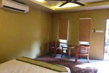 בית מלון כפרי Casa Loma Resort