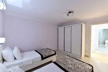 בית מלון כפרי Royal Palm Residence