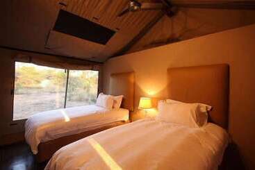 Отель Thandeka Game Lodge & Spa
