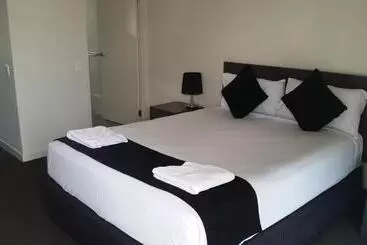 Dooleys Tavern And Motel Capella