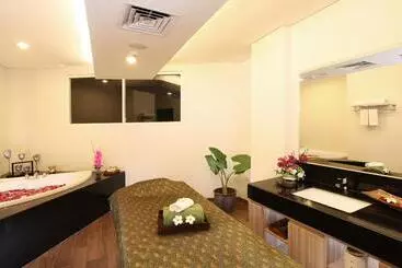 ホテル Swiss Belinn Tunjungan Surabaya