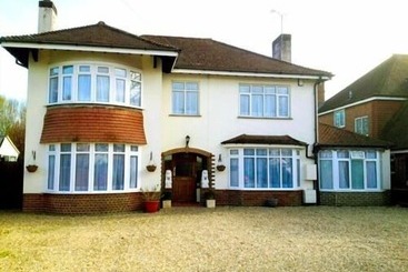 تختخواب و صبحانه La B And B Guest Accommodation