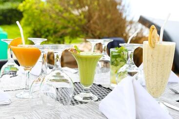 Hotel Neptune Weligama   Hostel