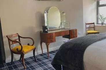 The Lounge Hotel & Bar