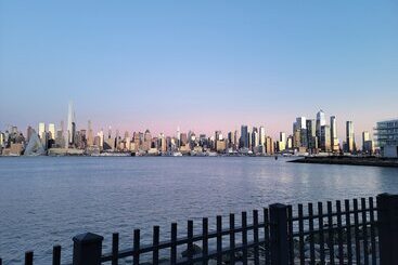 Отель Courtyard By Marriott Edgewater Nyc Area