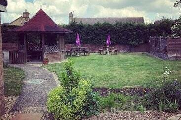 בית מלון כפרי Oakrooms