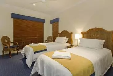 Hotel Tinaroo Lake Resort