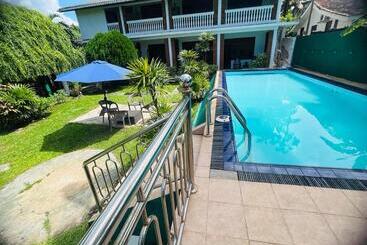 膳宿费 Little Paradise