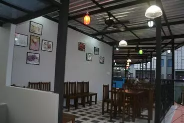 Szálloda Dinar Lodge